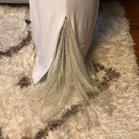 Elegant White Halter Maxi Dress - Picture 6 of 8